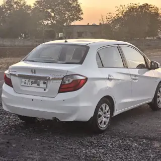 Honda Amaze 2015 image 2