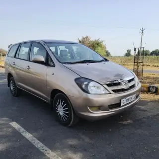 Toyota INNOVA G image 1
