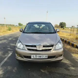 Toyota INNOVA G image 2