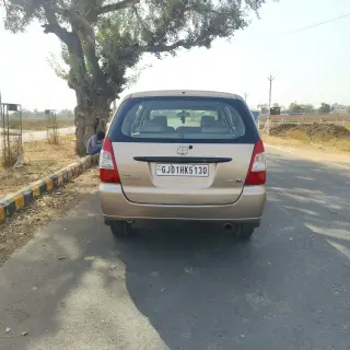 Toyota INNOVA G image 6